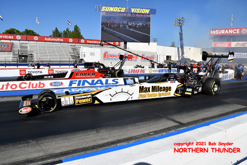 Brandon Welch (near lane) vs Steve Torrence 
(far lane)